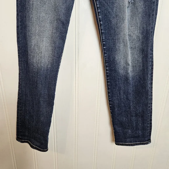 Kut From The Cloth Catherine Boyfriend Jeans Dark Wash Light Distressed Size 8 - Picture 4 of 15